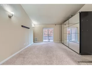 Photo #5: 24617835 Listing