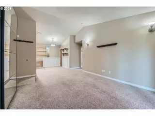 Photo #6: 24617835 Listing