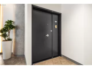 Photo #2: 24618507 Listing 