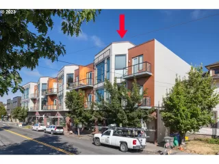 Photo #1: 24619900 Listing