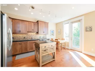 Photo #5: 24619900 Listing