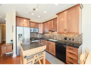 Photo #6: 24619900 Listing