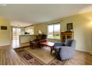 Photo #5: 24620011 Listing 