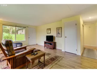 Photo #6: 24620011 Listing 