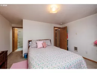 Photo #4: 24621443 Listing