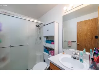 Photo #6: 24621443 Listing