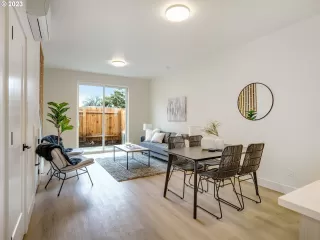 Photo #2: 24621531 Listing