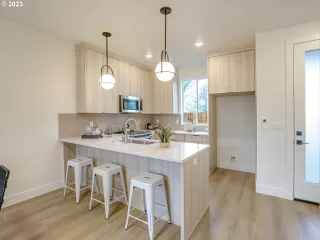 Photo #3: 24621531 Listing