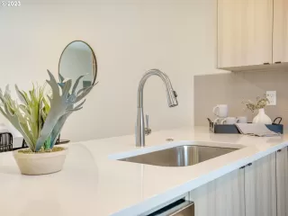 Photo #4: 24621531 Listing