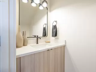 Photo #6: 24621531 Listing