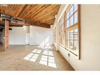 Photo #3: 24622370 Listing