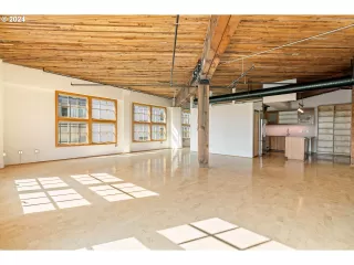 Photo #4: 24622370 Listing