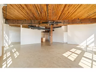 Photo #5: 24622370 Listing