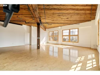 Photo #6: 24622370 Listing