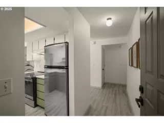 Photo #5: 24622620 Listing