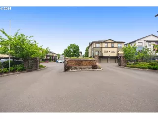 Photo #5: 24623952 Listing