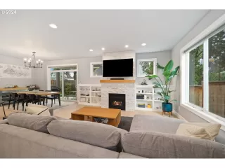 Photo #4: 24623963 Listing