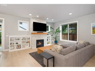 Photo #5: 24623963 Listing