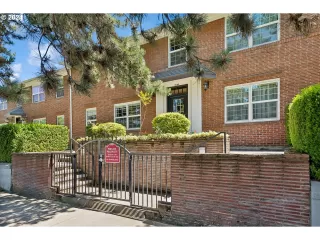 Photo #4: 24624135 Listing