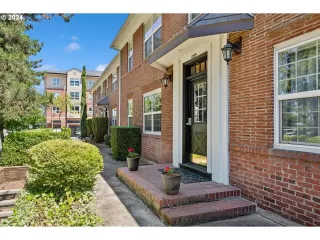 Photo #5: 24624135 Listing