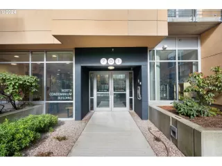 Photo #4: 24624577 Listing