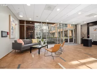 Photo #6: 24624577 Listing