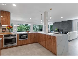 Photo #1: 24625060 Listing 
