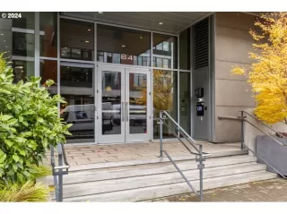 Photo #3: 24625284 Listing