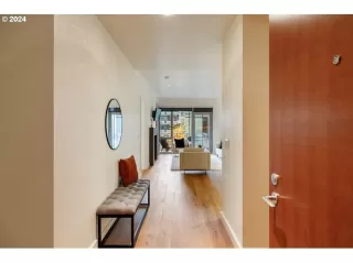 Photo #4: 24625284 Listing