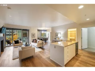 Photo #5: 24625284 Listing