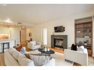 Photo #6: 24625284 Listing