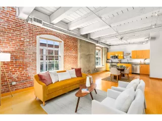 Photo #1: 24625385 Listing 