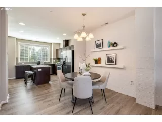 Photo #4: 24625420 Listing