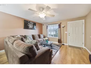 Photo #4: 24625455 Listing