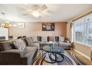 Photo #5: 24625455 Listing