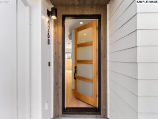 Photo #5: 24625752 Listing