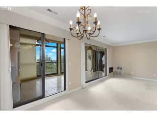 Photo #5: 24626080 Listing