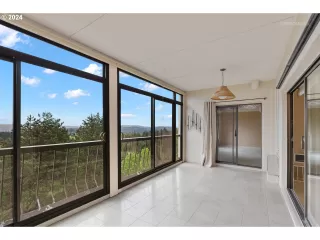 Photo #6: 24626080 Listing