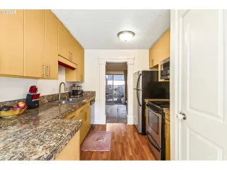 Photo #2: 24626204 Listing 