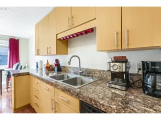 Photo #5: 24626204 Listing 