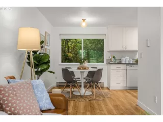 Photo #3: 24626323 Listing