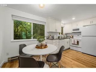 Photo #5: 24626323 Listing