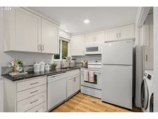 Photo #6: 24626323 Listing