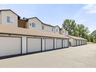 Photo #2: 24629469 Listing