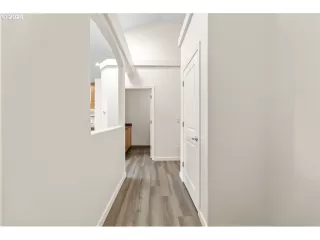 Photo #4: 24629469 Listing