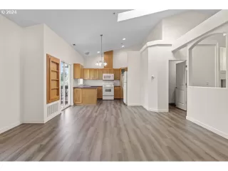 Photo #6: 24629469 Listing