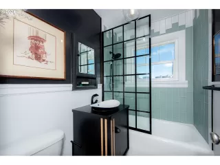 Photo #6: 24630391 Listing