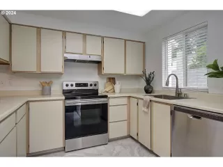 Photo #4: 24630621 Listing