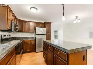 Photo #4: 24632593 Listing