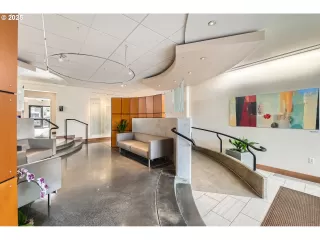 Photo #2: 24633281 Listing